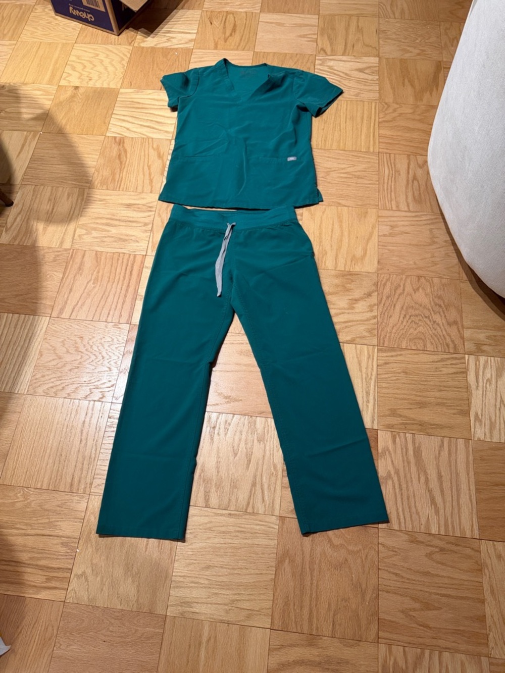 Figs Hunter Green V-Neck Scrub Set